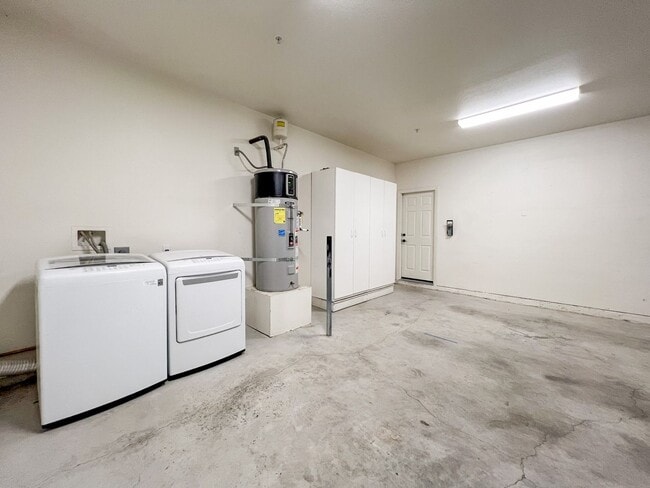 Building Photo - 29 Palms Home with Solar