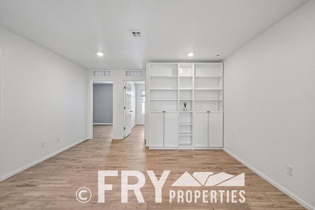 Building Photo - 3BR Home w/ Attached Garage + Easy Commute to Denver & DIA