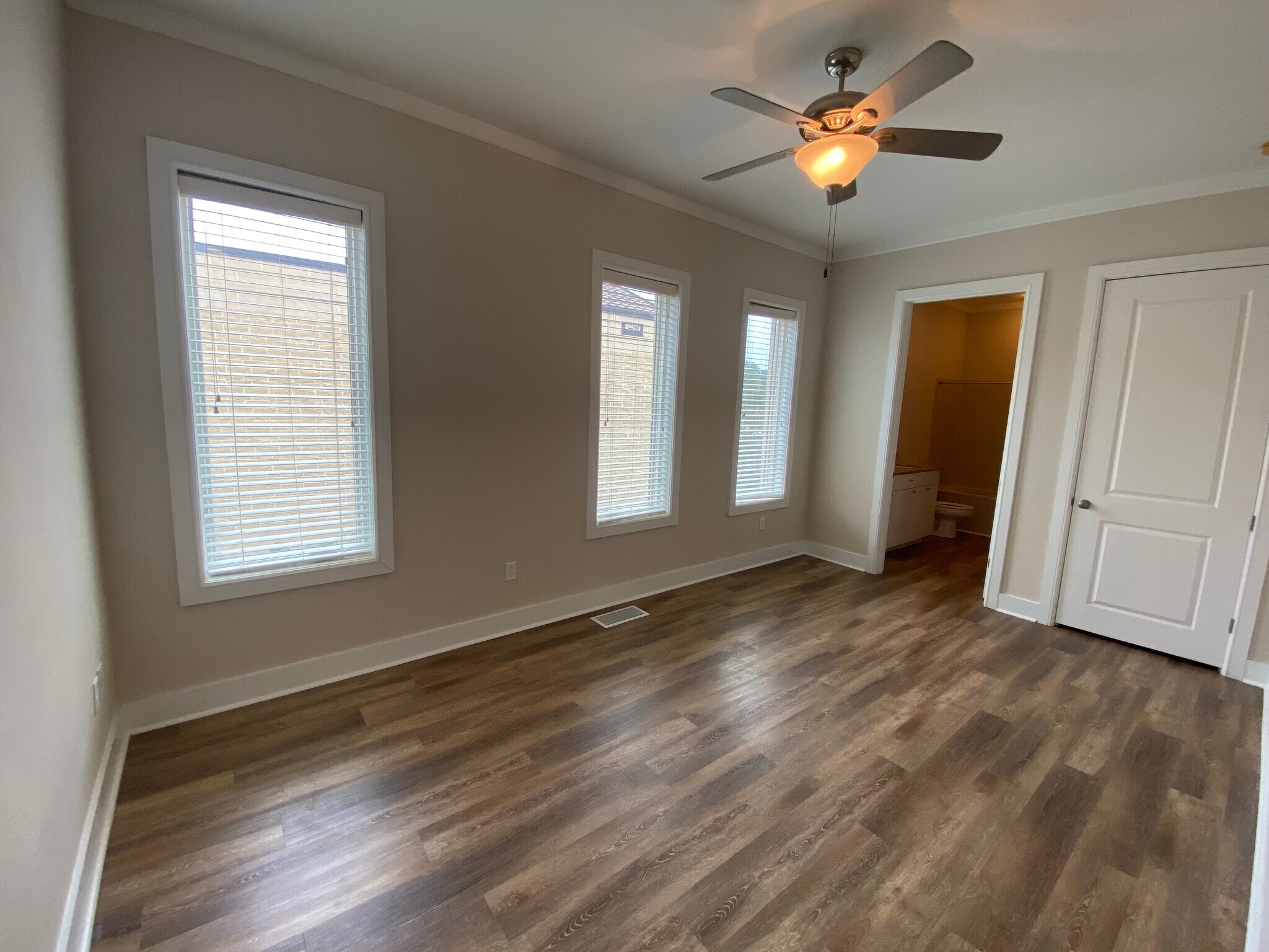 Building Photo - 1221 Bower Pky