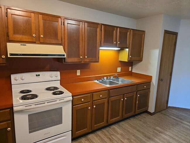 Building Photo - Comfort Meets Convenience in Woodburn