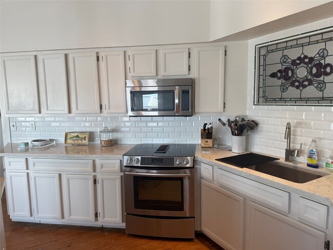 Building Photo - 3421 Jolly Roger Cir
