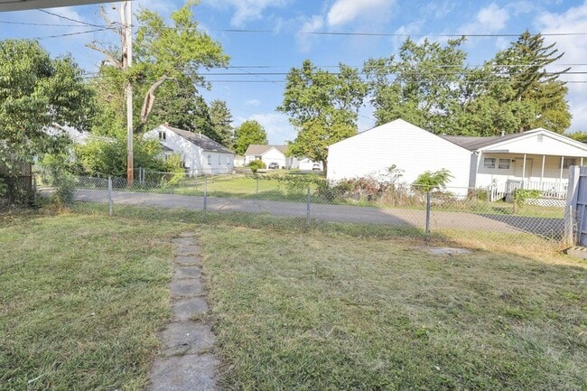 Building Photo - 561 Erickson Ave