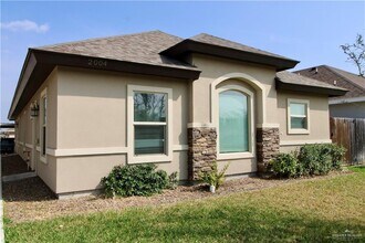 Building Photo - 2004 Taft St