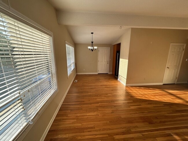 Building Photo - Large 3 bed, 2 bath house in South Seattle...