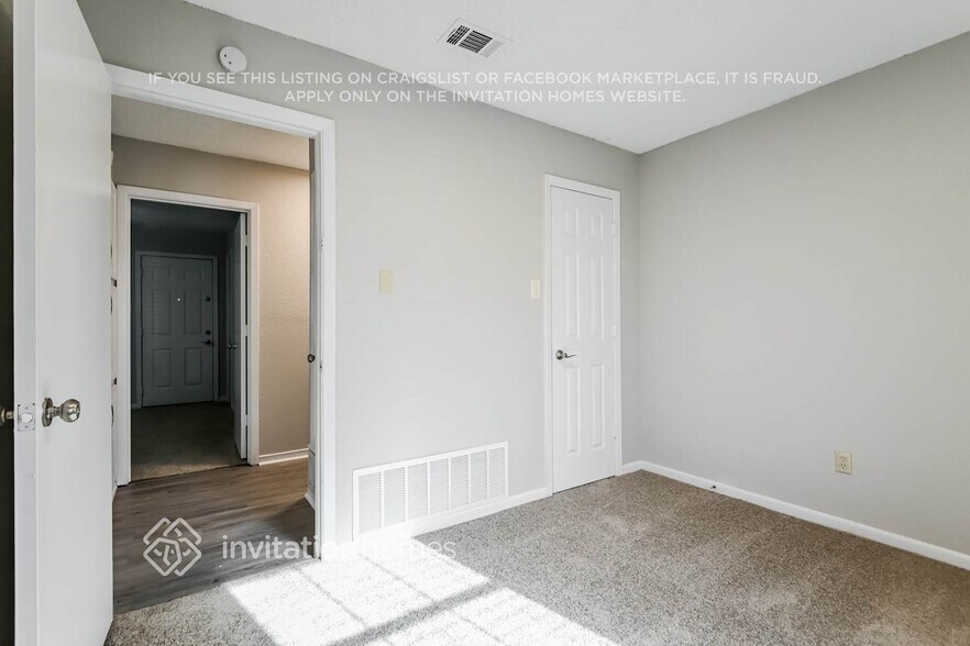 Building Photo - 203 Briar Creek Dr