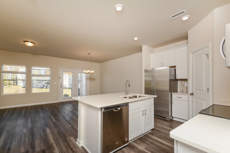 Building Photo - 217 Brook Farm Ln