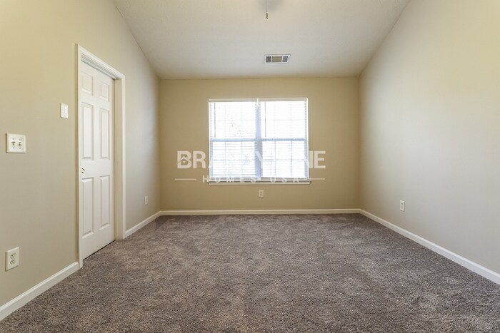 Building Photo - 252 Springbottom Ct SE