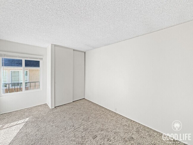 Building Photo - Brand-New Kitchen, Prime Location, Move-In Ready UTC Home