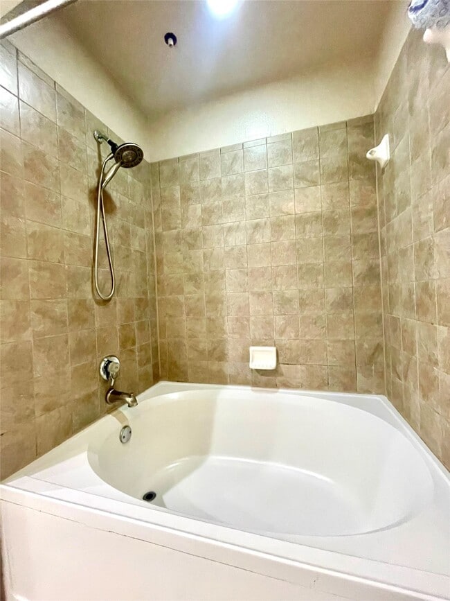 Building Photo - 2400 McCue Rd