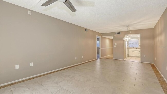 Building Photo - 2220 Stickney Point Rd