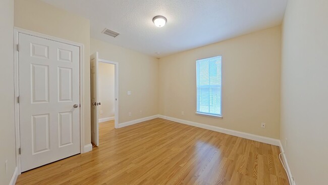 Building Photo - Beautiful 2 Bedroom Home in San Marco read...