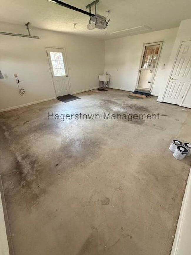 Building Photo - 1 Level Home in Greencastle