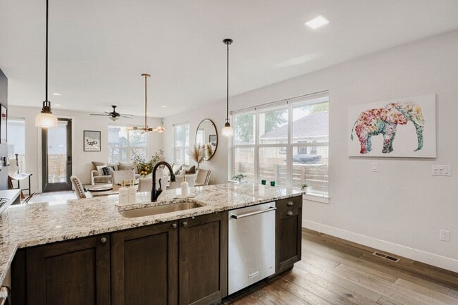 Building Photo - Bright & Inviting Home | Access to All