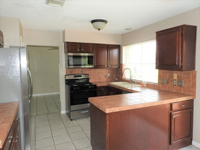 Building Photo - 3107 Rimrock Dr