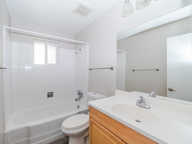 Building Photo - 7014 E Holly St