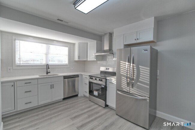 Building Photo - 169 Clark St