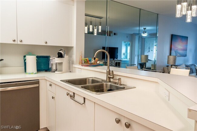 Building Photo - 2526 Orchid Bay Dr