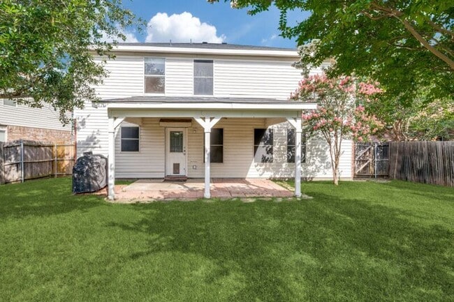 Building Photo - 2528 Red Oak Dr