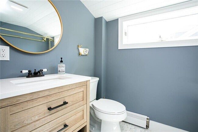 Building Photo - 5 Cherry St