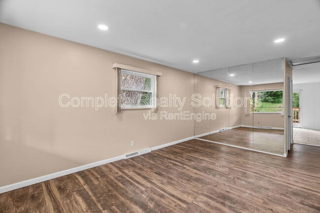 Building Photo - 7219 Harney Ave