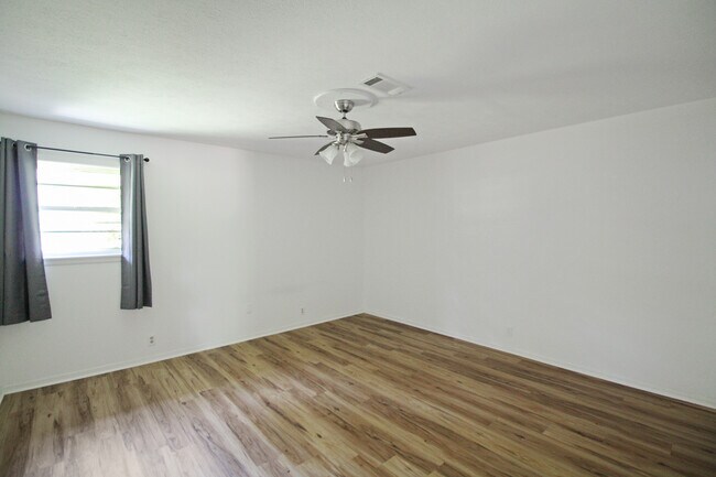 Building Photo - 54 Willowbrook Ln