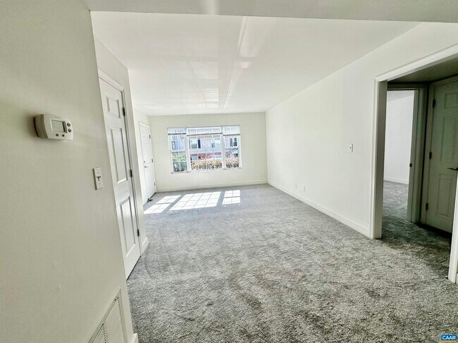 Building Photo - 835 Fountain Ct