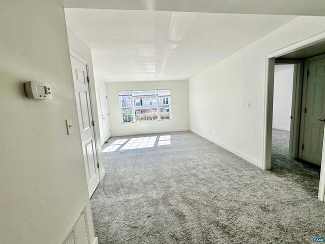 Building Photo - 875 Fountain Ct