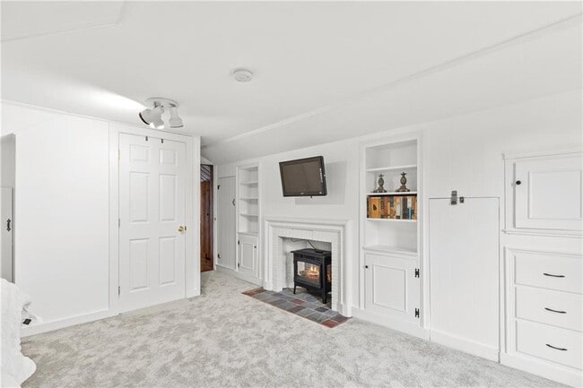 Building Photo - 52 Houston Ave