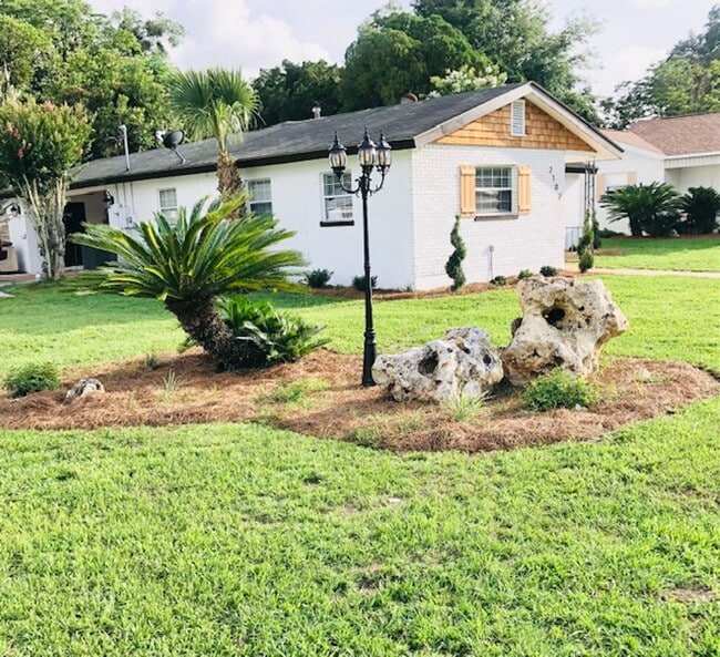 Building Photo - Rejuvenated Southwest Ocala Home - REDUCED