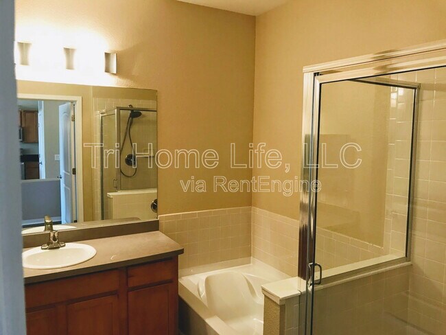 Building Photo - 10184 Park Meadows Dr