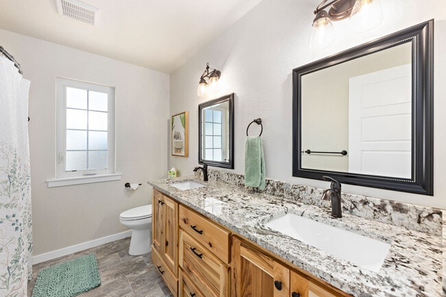 Building Photo - 1019 SW J St