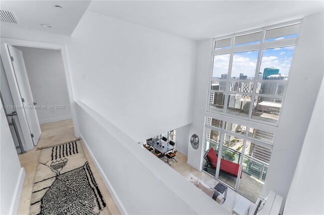 Building Photo - 950 Brickell Bay Dr