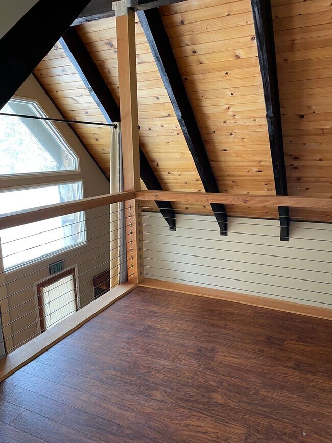 Building Photo - 3 Bed, 2 Bath with Garage - Beautiful Montgomery Estates Chalet off Pioneer Trail