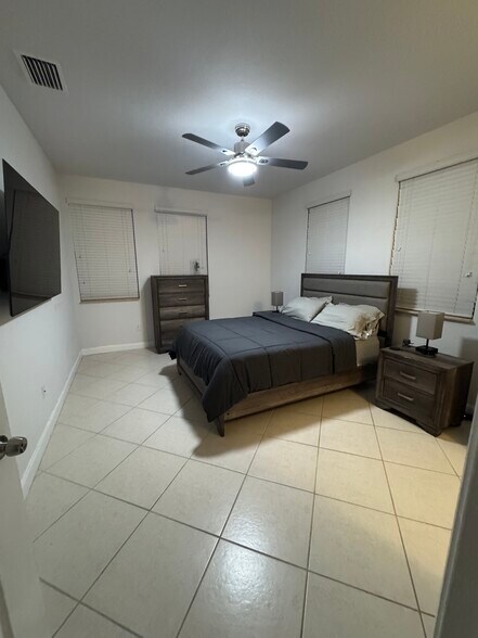 Building Photo - 4415 SW 160th Ave
