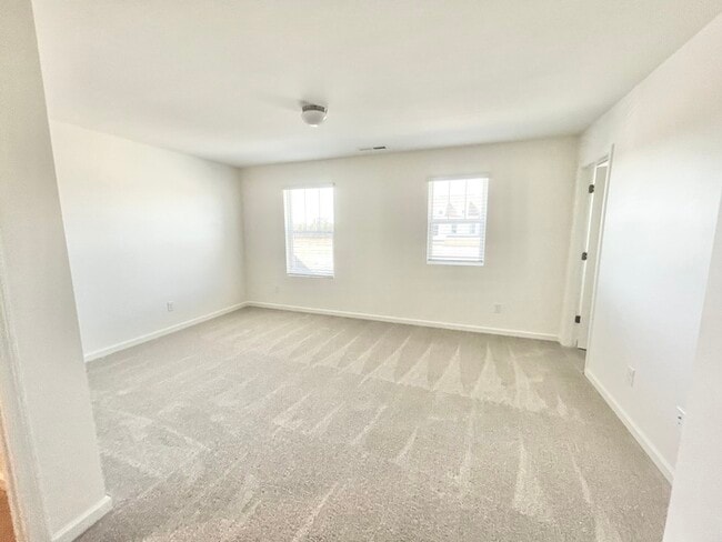 Building Photo - Beautiful 3 Bedroom Townhome minutes from I-85 - AVAILABLE NOW