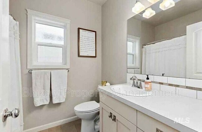 Building Photo - 4366 N Five Mile Rd