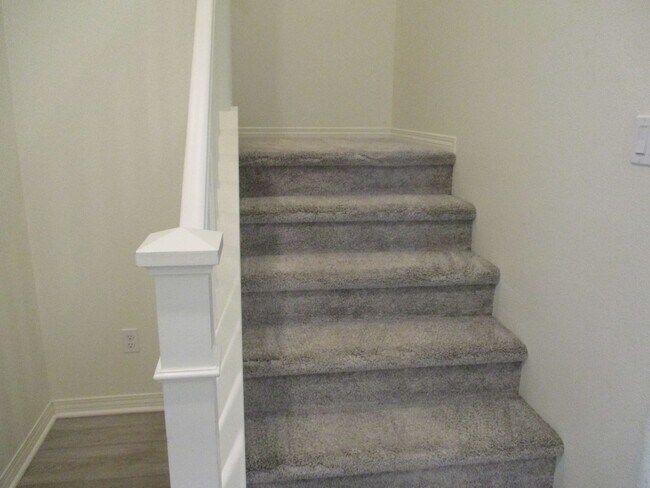 Building Photo - Murrieta 3 Bdr 2.5 Bath Town Home Built 2020