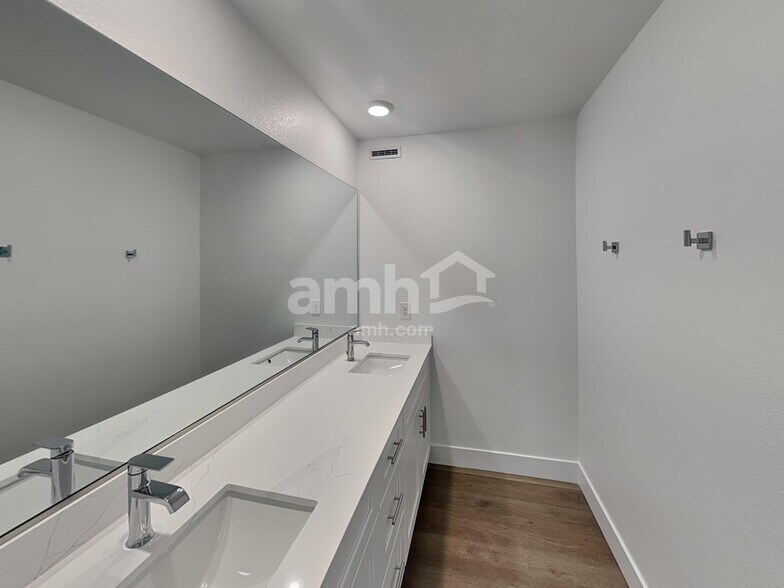 Building Photo - 7781 Roaring Fork Ct