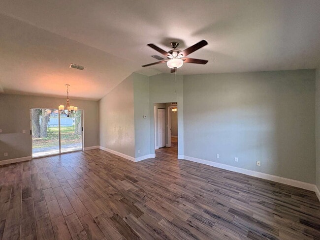 Building Photo - Charming Rental Home in Northwest Ocala – Comfort, Convenience & Value!