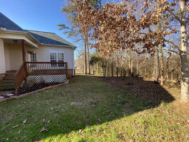 Building Photo - 208 Summergrass Dr
