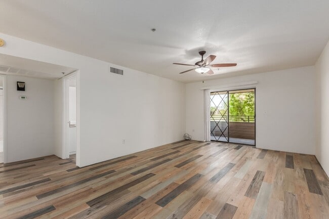 Building Photo - New Rental Listing in Scottsdale Springs C...