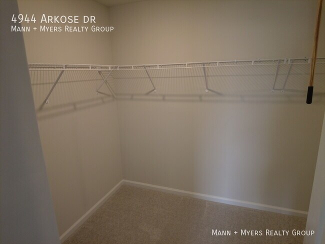 Building Photo - 4944 Arkose Dr
