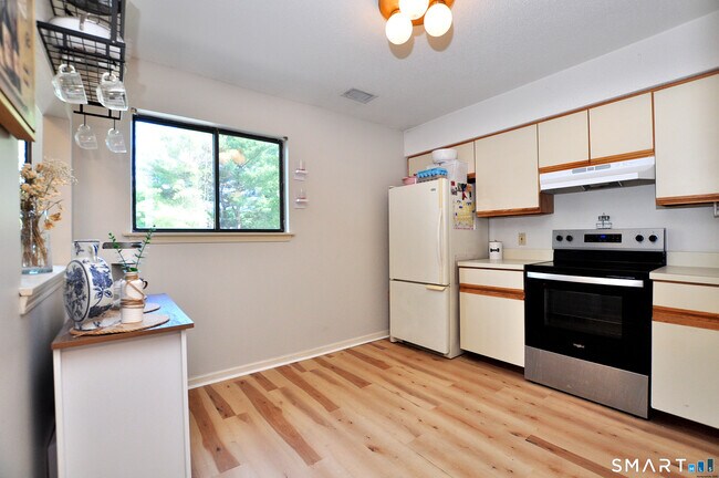 Building Photo - 30 Simsbury Landing