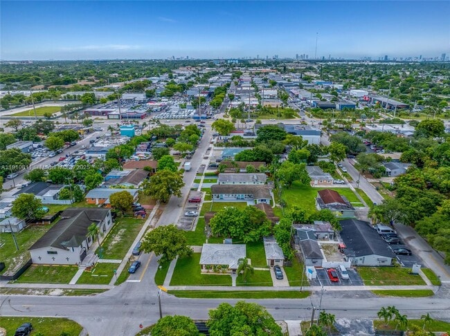 Building Photo - 6044 Funston St