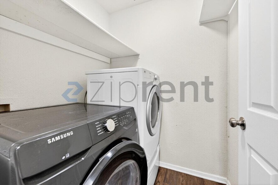 Building Photo - Unit 5022