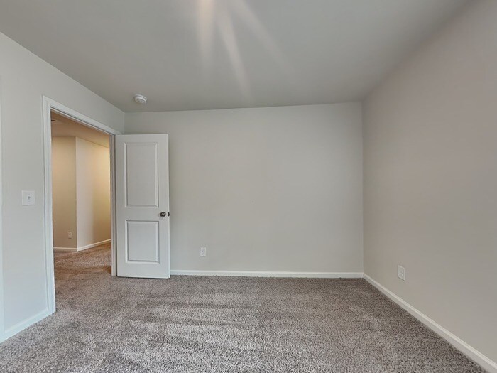 Building Photo - 498 Blue Garden Wy