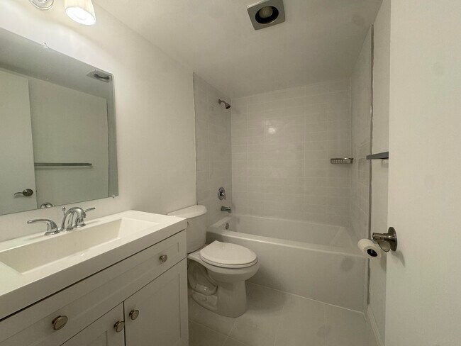 Building Photo - 2018 SW 29th Ct