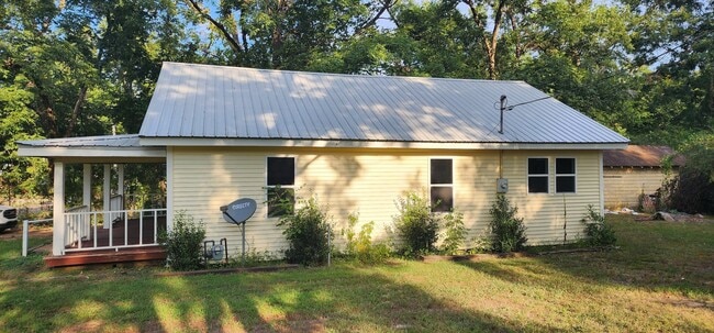 Building Photo - 1304 Main St