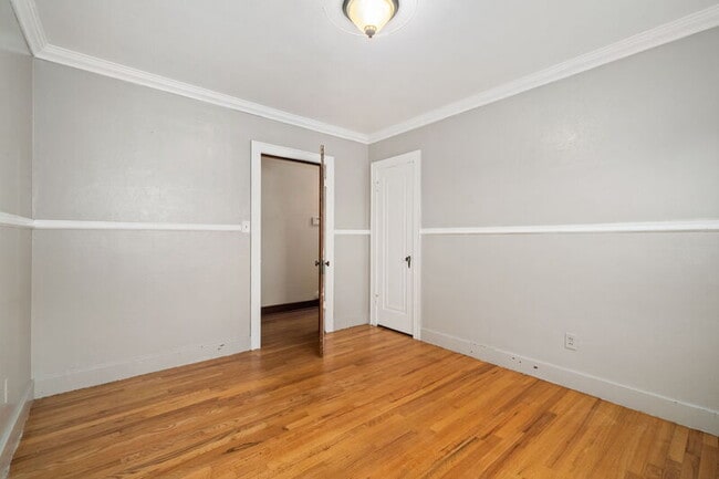 Building Photo - 316 E 20th St