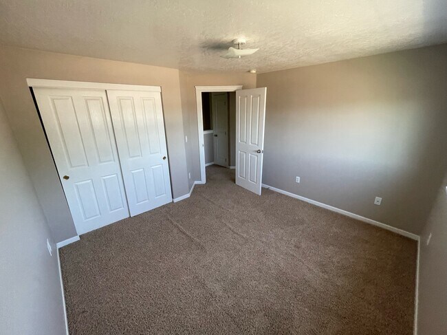 Bedroom 3 - 832 Umpqua St